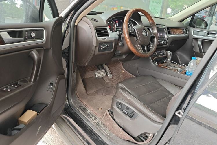 Used Volkswagen Touareg 2011 3.0 TSI Hybrid Driver Seat