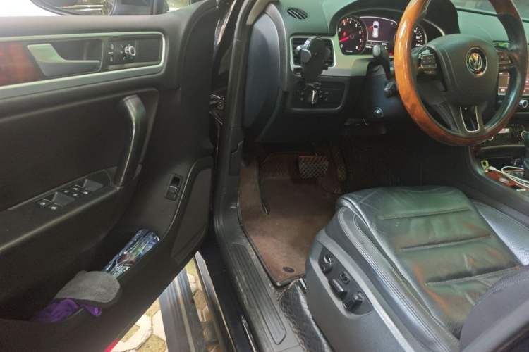 Used Volkswagen Touareg 2011 3.0 TSI High-End Version Driver Seat