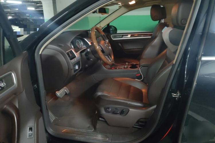 Used Volkswagen Touareg 2011 3.0 TSI Hybrid Driver Seat