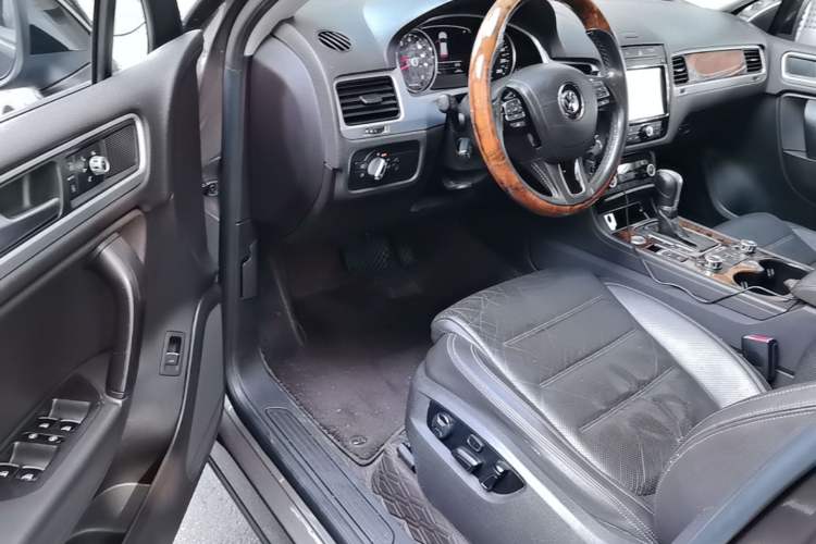 Used Volkswagen Touareg 2011 3.0 TSI Comfort Version Driver Seat