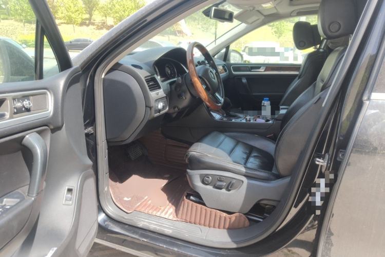 Used Volkswagen Touareg 2011 3.0 TSI High-End Version Driver Seat