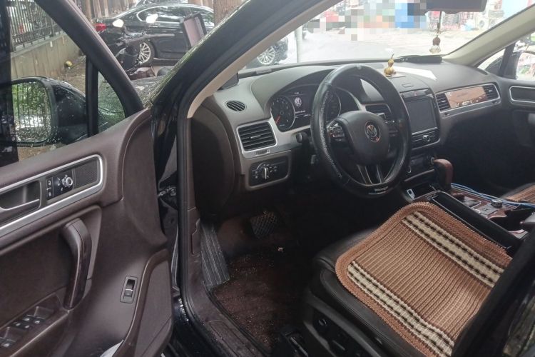 Used Volkswagen Touareg 2011 3.0 TSI Luxury Edition Driver Seat