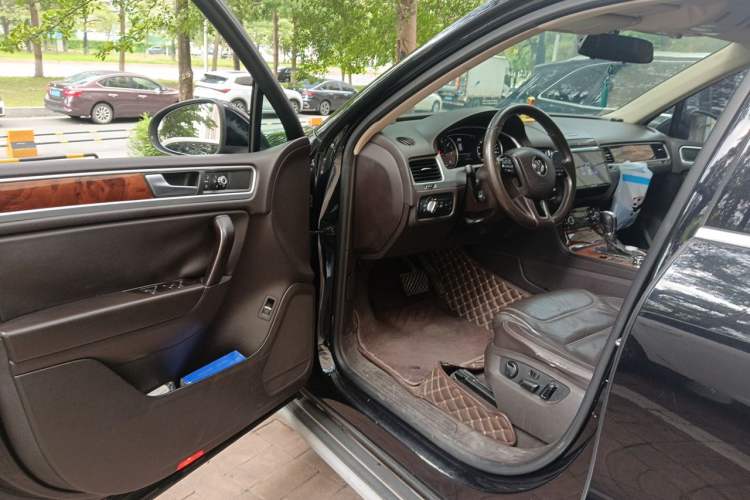 Used Volkswagen Touareg 2011 3.0 TDI Diesel Standard Version Driver Seat