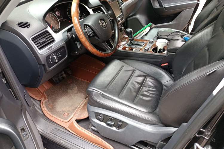 Used Volkswagen Touareg 2011 3.0 TSI High-End Version Driver Seat