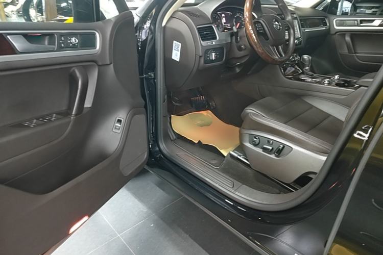 Used Volkswagen Touareg 2011 3.0 TSI Comfort Version Driver Seat