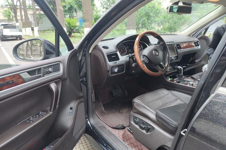Used Volkswagen Touareg 2011 3.0 TSI High-End Version Driver Seat