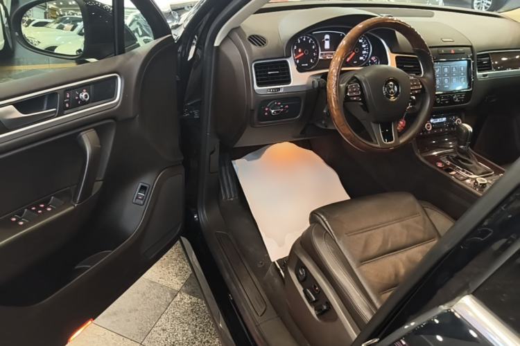 Used Volkswagen Touareg 2011 3.0 TSI Comfort Version Driver Seat