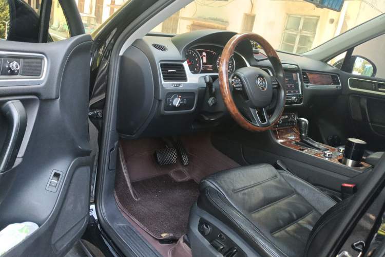 Used Volkswagen Touareg 2011 3.0 TSI Comfort Version Driver Seat