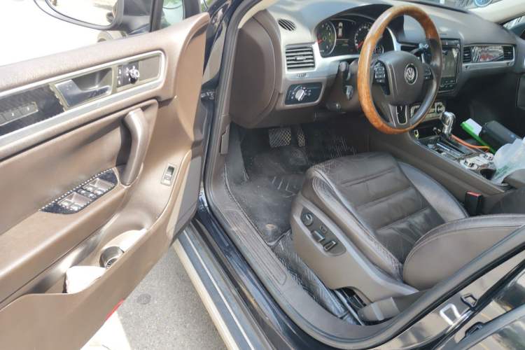 Used Volkswagen Touareg 2011 3.0 TSI High-End Version Driver Seat