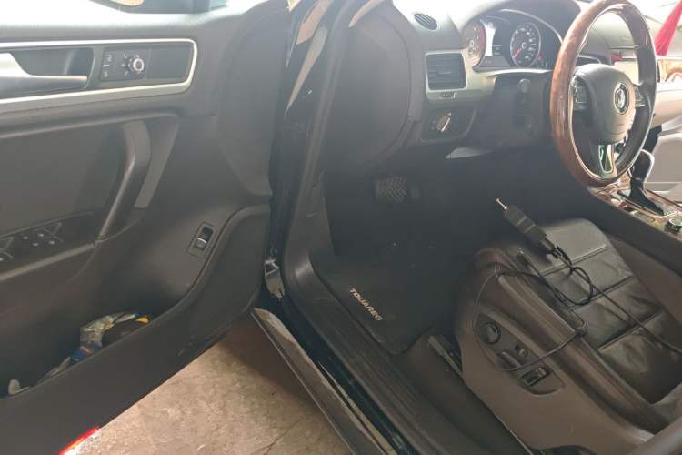 Used Volkswagen Touareg 2011 3.0 TSI High-End Version Driver Seat