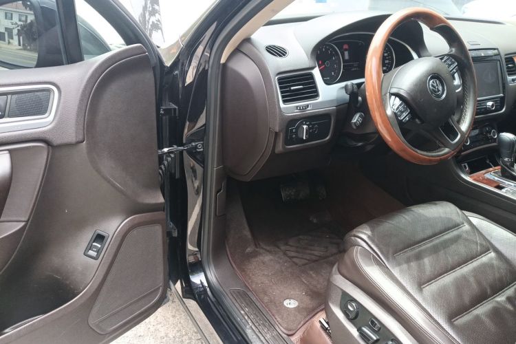 Used Volkswagen Touareg 2011 3.0 TSI Comfort Version Driver Seat