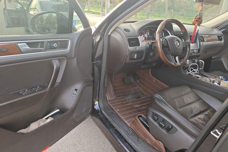 Used Volkswagen Touareg 2011 3.0 TSI Luxury Edition Driver Seat