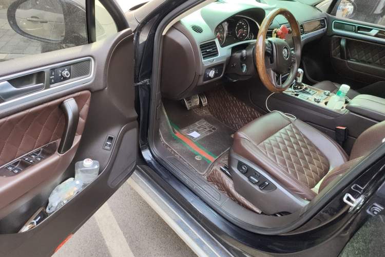 Used Volkswagen Touareg 2011 3.0 TSI Comfort Version Driver Seat