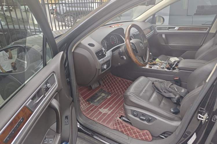 Used Volkswagen Touareg 2011 3.0 TSI High-End Version Driver Seat
