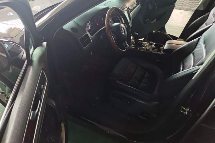 Used Volkswagen Touareg 2011 3.0 TSI High-End Version Driver Seat