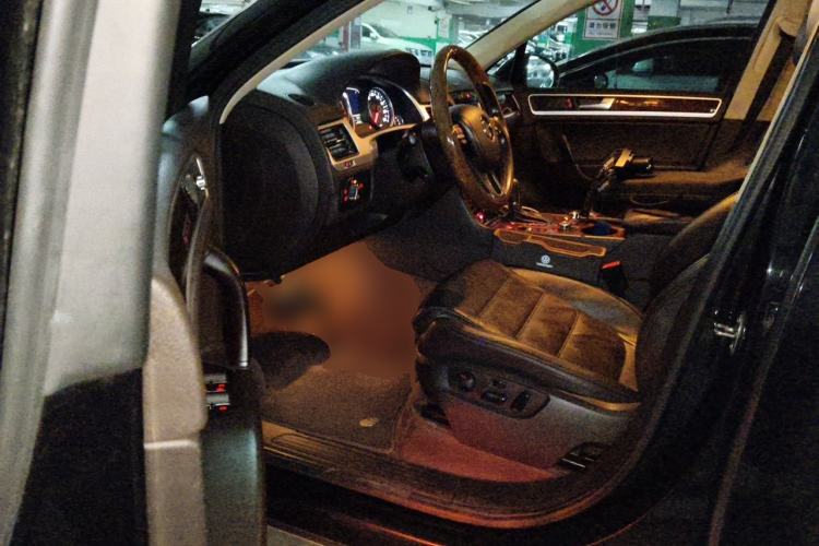 Used Volkswagen Touareg 2011 3.0 TSI Luxury Edition Driver Seat