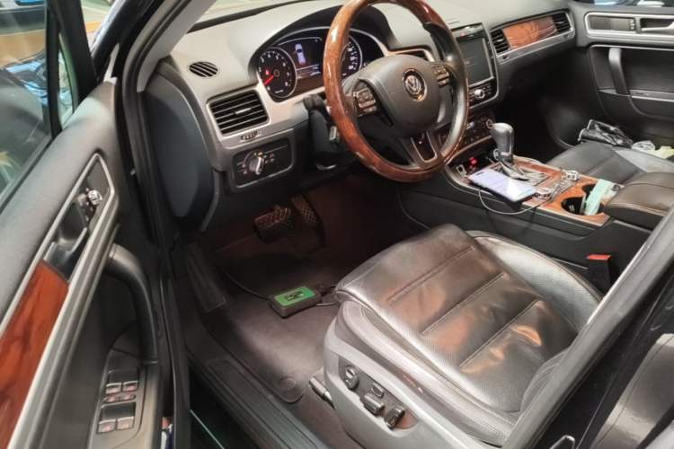 Used Volkswagen Touareg 2011 3.0 TSI Comfort Version Driver Seat