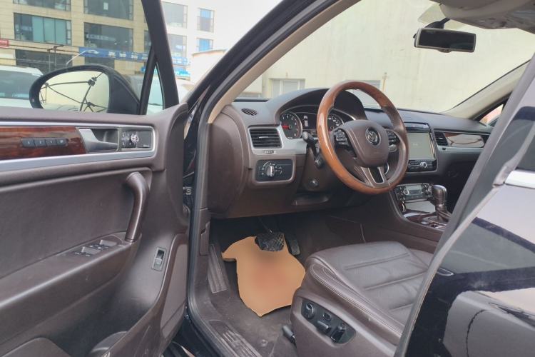 Used Volkswagen Touareg 2011 3.0 TSI High-End Version Driver Seat