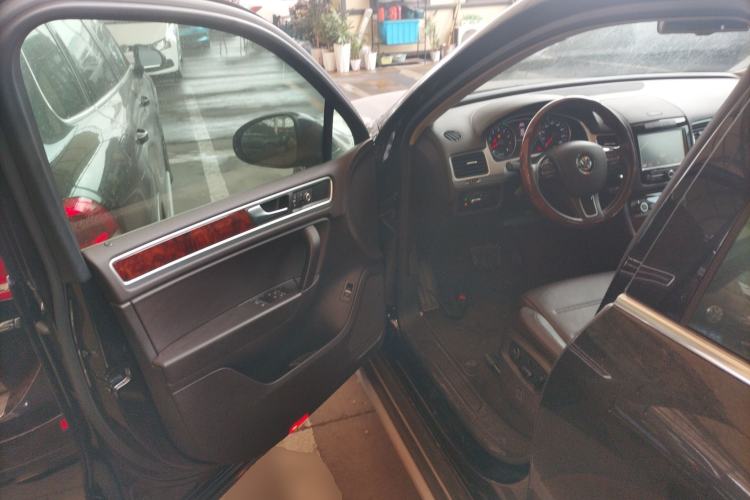 Used Volkswagen Touareg 2011 3.0 TSI Comfort Version Driver Seat
