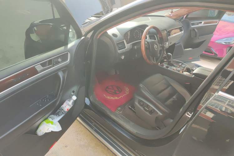Used Volkswagen Touareg 2011 3.0 TSI High-End Version Driver Seat