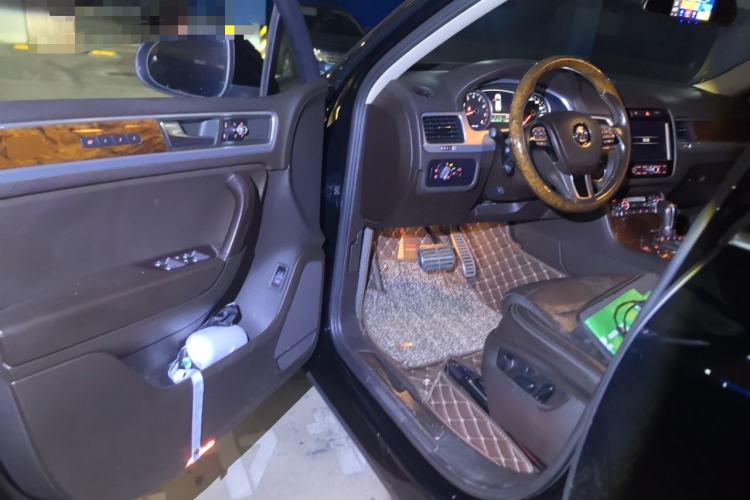 Used Volkswagen Touareg 2011 3.0 TSI Hybrid Driver Seat