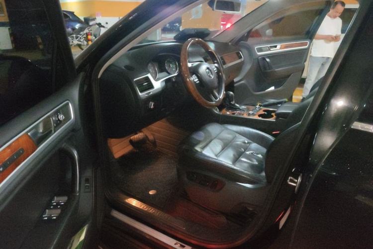 Used Volkswagen Touareg 2011 3.0 TSI High-End Version Driver Seat