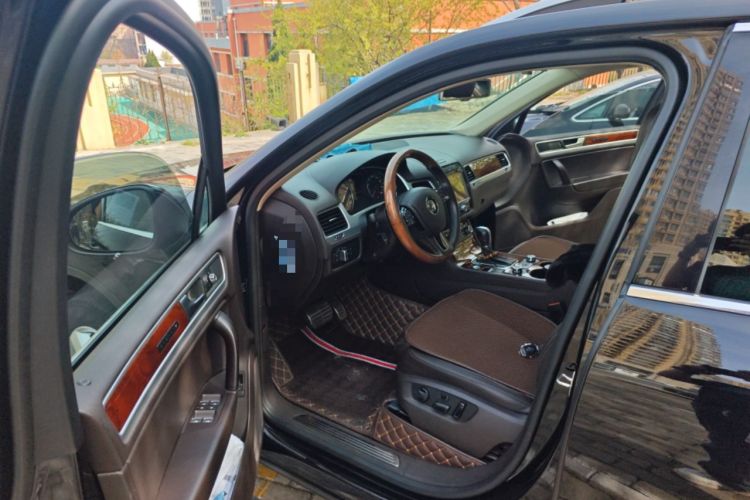 Used Volkswagen Touareg 2011 3.0 TSI Hybrid Driver Seat