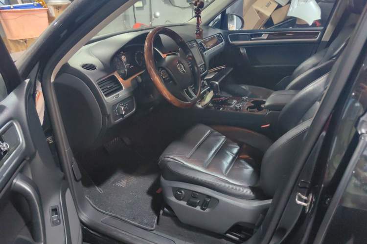 Used Volkswagen Touareg 2011 3.0 TSI Comfort Version Driver Seat