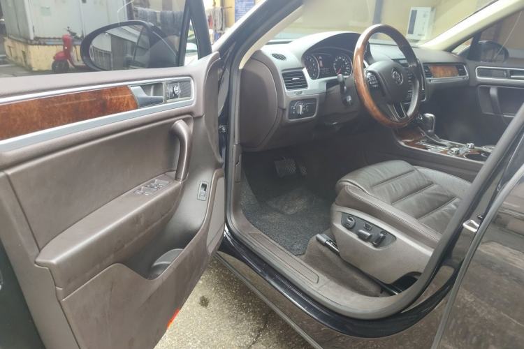 Used Volkswagen Touareg 2011 3.0 TSI Comfort Version Driver Seat
