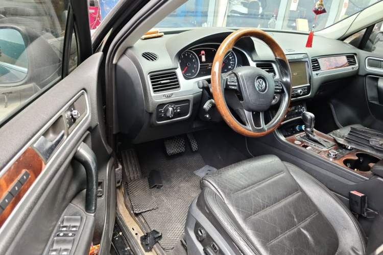 Used Volkswagen Touareg 2011 3.0 TSI High-End Version Driver Seat