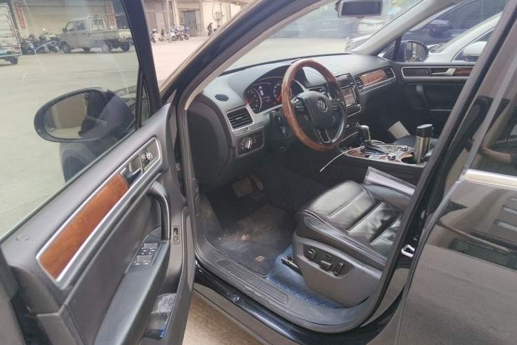 Used Volkswagen Touareg 2011 3.0 TSI Comfort Version Driver Seat