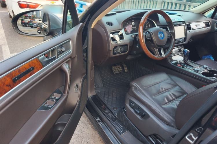 Used Volkswagen Touareg 2011 3.0 TSI High-End Version Driver Seat