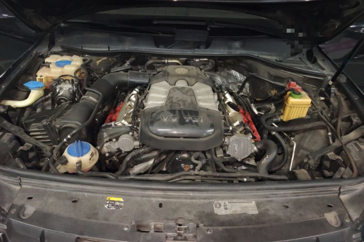 Used Volkswagen Touareg 2011 3.0 TSI Standard Version Engine Bay