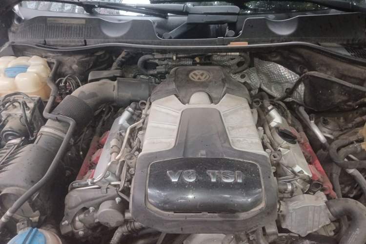 Used Volkswagen Touareg 2011 3.0 TSI Luxury Edition Engine Bay