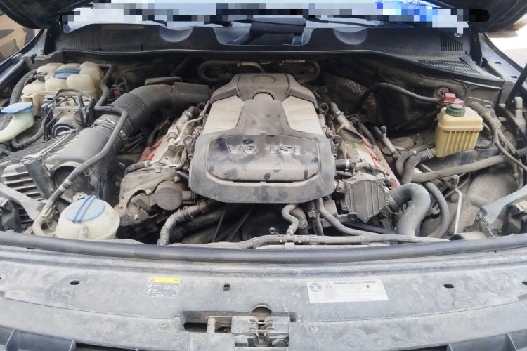 Used Volkswagen Touareg 2011 3.0 TSI Standard Version Engine Bay