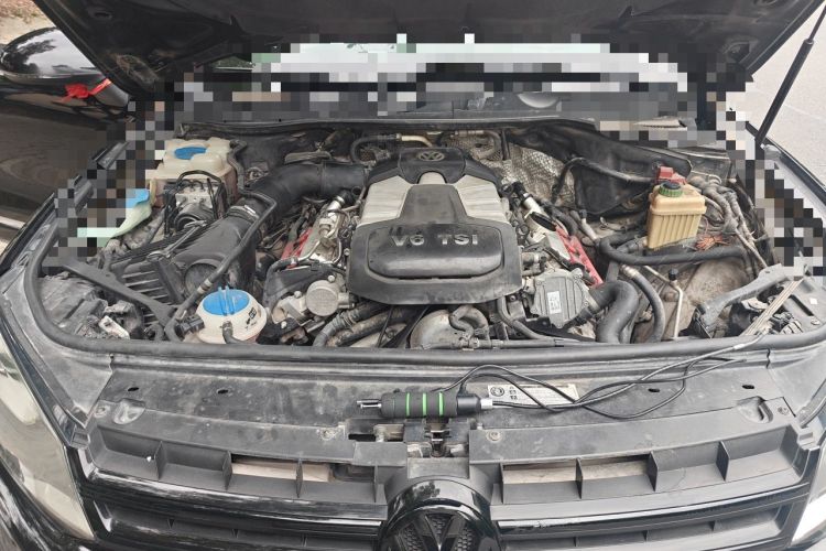 Used Volkswagen Touareg 2011 3.0 TSI Standard Version Engine Bay