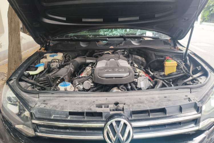 Used Volkswagen Touareg 2011 3.0 TSI Comfort Version Engine Bay