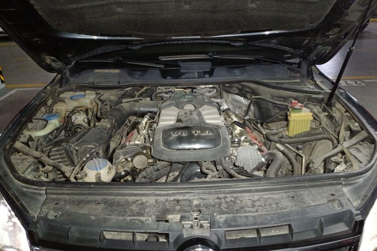 Used Volkswagen Touareg 2011 3.0 TSI Comfort Version Engine Bay