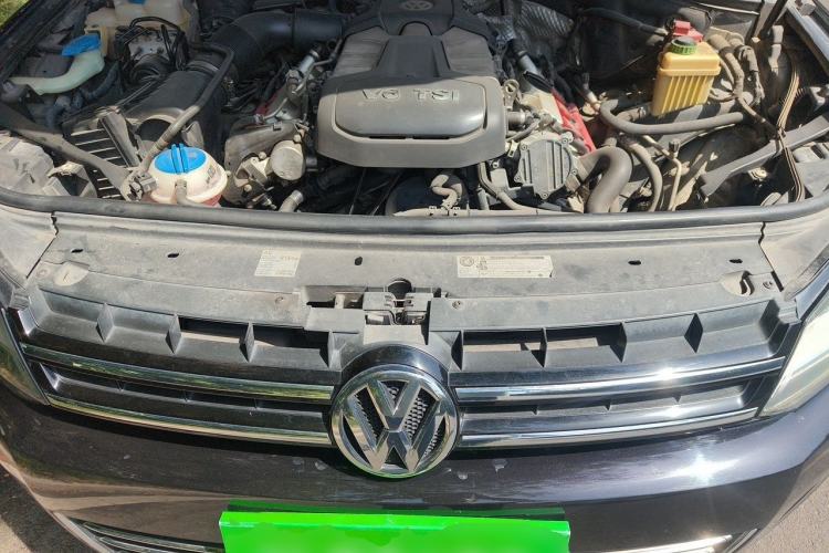Used Volkswagen Touareg 2011 3.0 TSI Standard Version Engine Bay