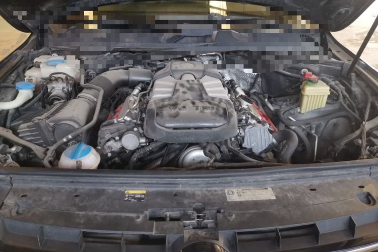 Used Volkswagen Touareg 2011 3.0 TSI Comfort Version Engine Bay