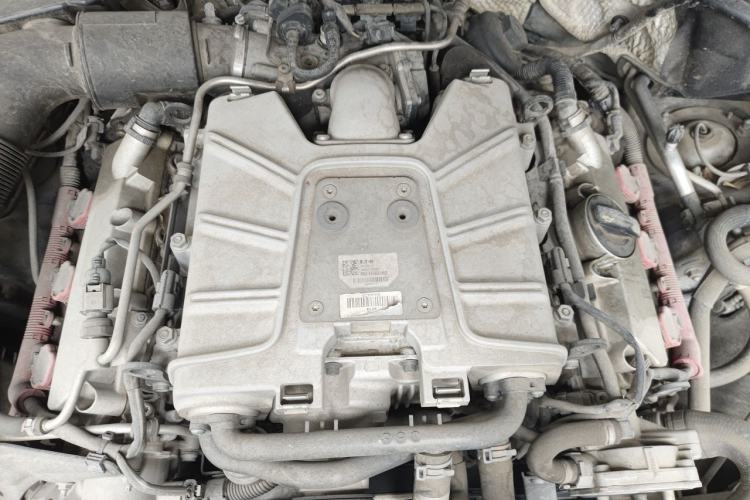 Used Volkswagen Touareg 2011 3.0 TSI High-End Version Engine Bay