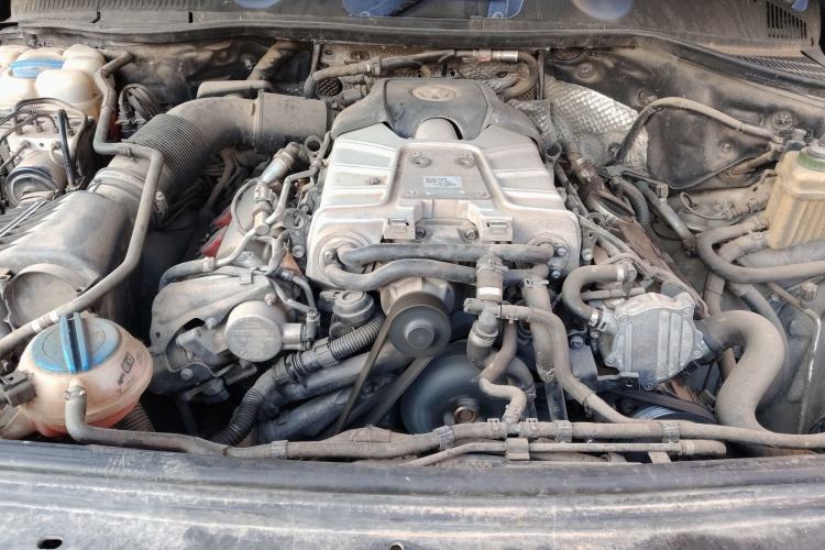 Used Volkswagen Touareg 2011 3.0 TSI High-End Version Engine Bay