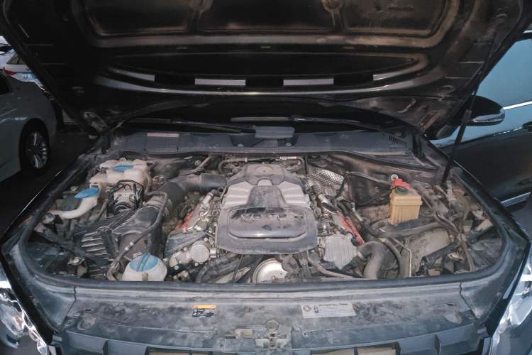 Used Volkswagen Touareg 2011 3.0 TSI Standard Version Engine Bay