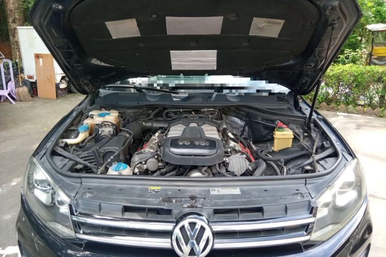 Used Volkswagen Touareg 2011 3.0 TSI Standard Version Engine Bay