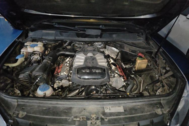 Used Volkswagen Touareg 2011 3.0 TSI Luxury Edition Engine Bay