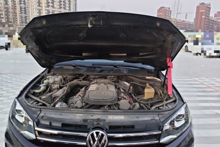Used Volkswagen Touareg 2011 3.0 TSI Comfort Version Engine Bay