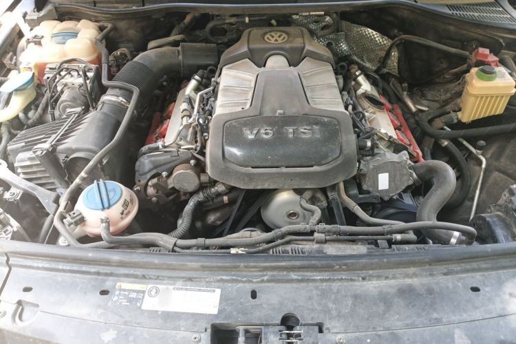 Used Volkswagen Touareg 2011 3.0 TSI Comfort Version Engine Bay