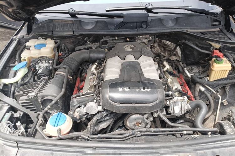 Used Volkswagen Touareg 2011 3.0 TSI Comfort Version Engine Bay