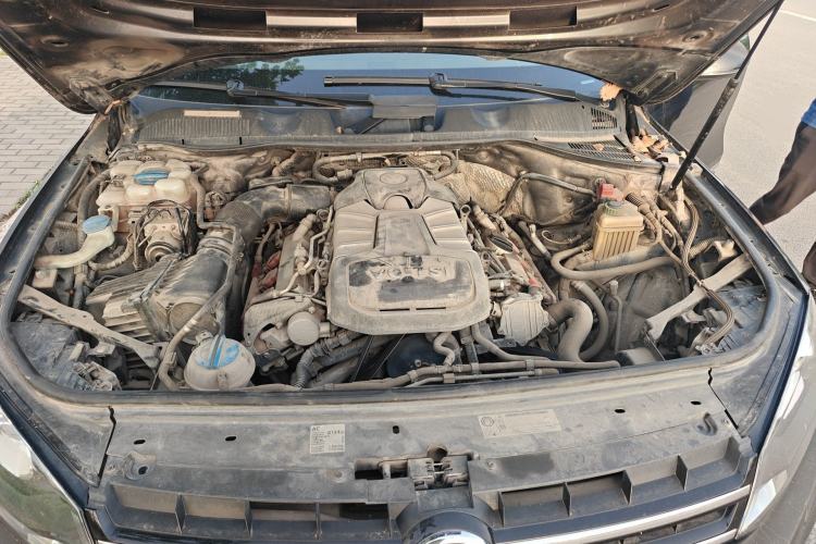 Used Volkswagen Touareg 2011 3.0 TSI Luxury Edition Engine Bay