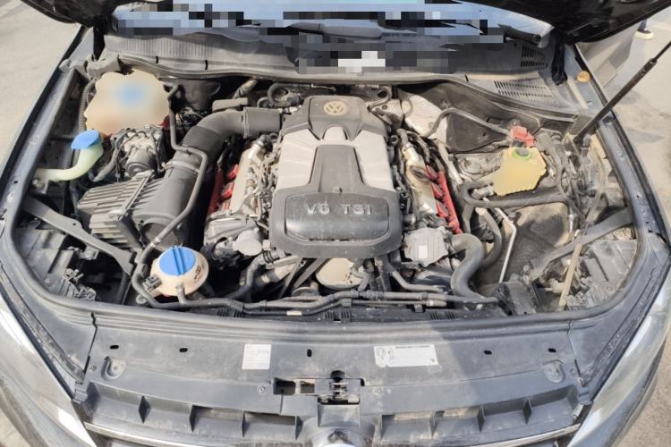 Used Volkswagen Touareg 2011 3.0 TSI Comfort Version Engine Bay